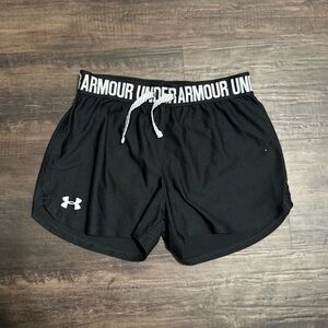 Under Armour Black Athletic Shorts - XL YOUTH